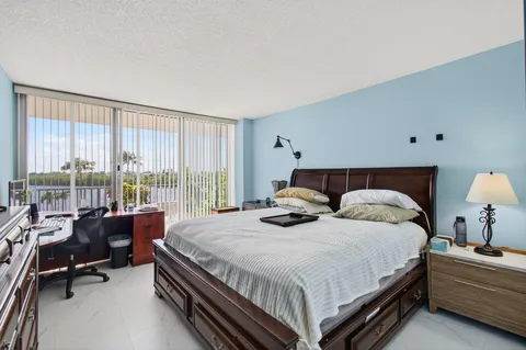 $699,900 | 4750 South Ocean Boulevard, Unit 305, Highland Beach, FL 33487