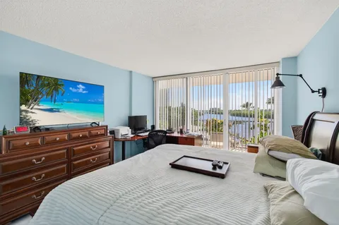 $699,900 | 4750 South Ocean Boulevard, Unit 305, Highland Beach, FL 33487