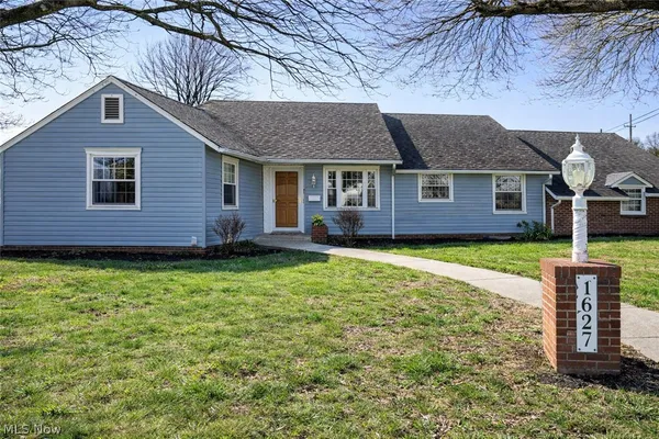 $321,000 | 1627 Bayberry Lane, Coshocton, OH 43812