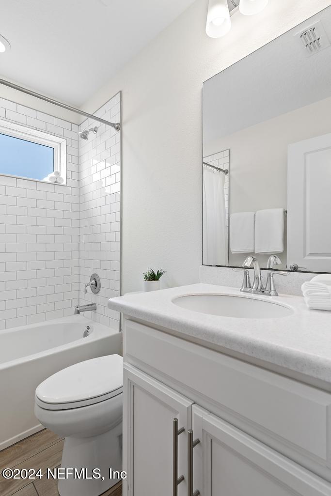 185 Clifton Bay Loop St. Johns, FL 32259 - Photo 41 of 92 a bathroom with a toilet a sink a mirror and bathtub