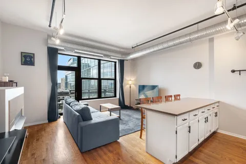 $335,000 | 849 North Franklin Street, Unit 1211, Chicago, IL 60610