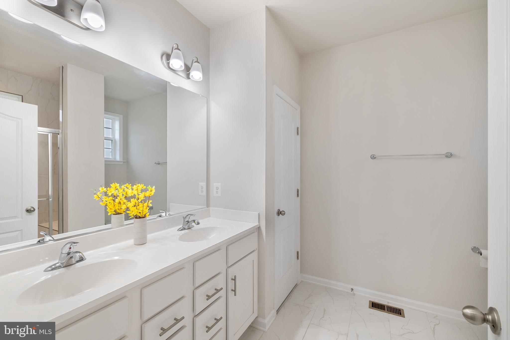 1076 Overlook Loop Laurel, MD 20707 - Photo 18 of 34 Primary Bath