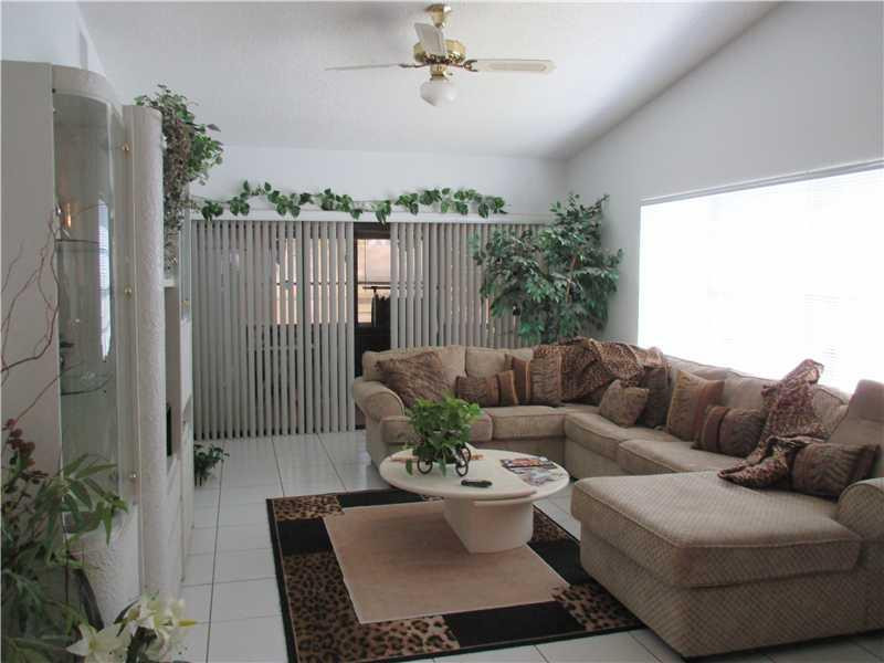 761 Banks Road, Unit 761 Margate, FL 33063 - Photo 3 of 11 Living Room