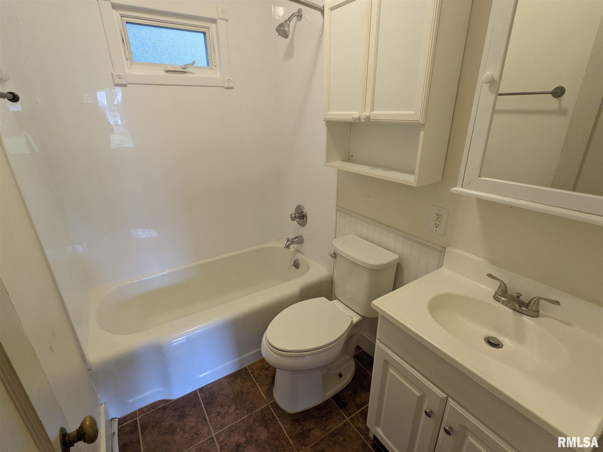 936 25th Street Moline, IL 61265 - Photo 6 of 21 Gallery Image 6