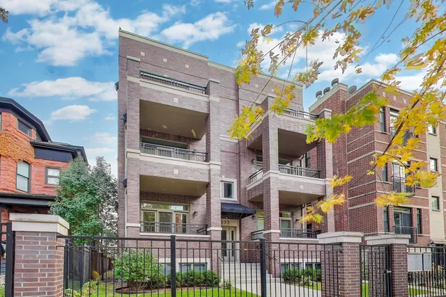 $709,000 | 4135 North Kenmore Avenue, Unit 1E, Chicago, IL 60613