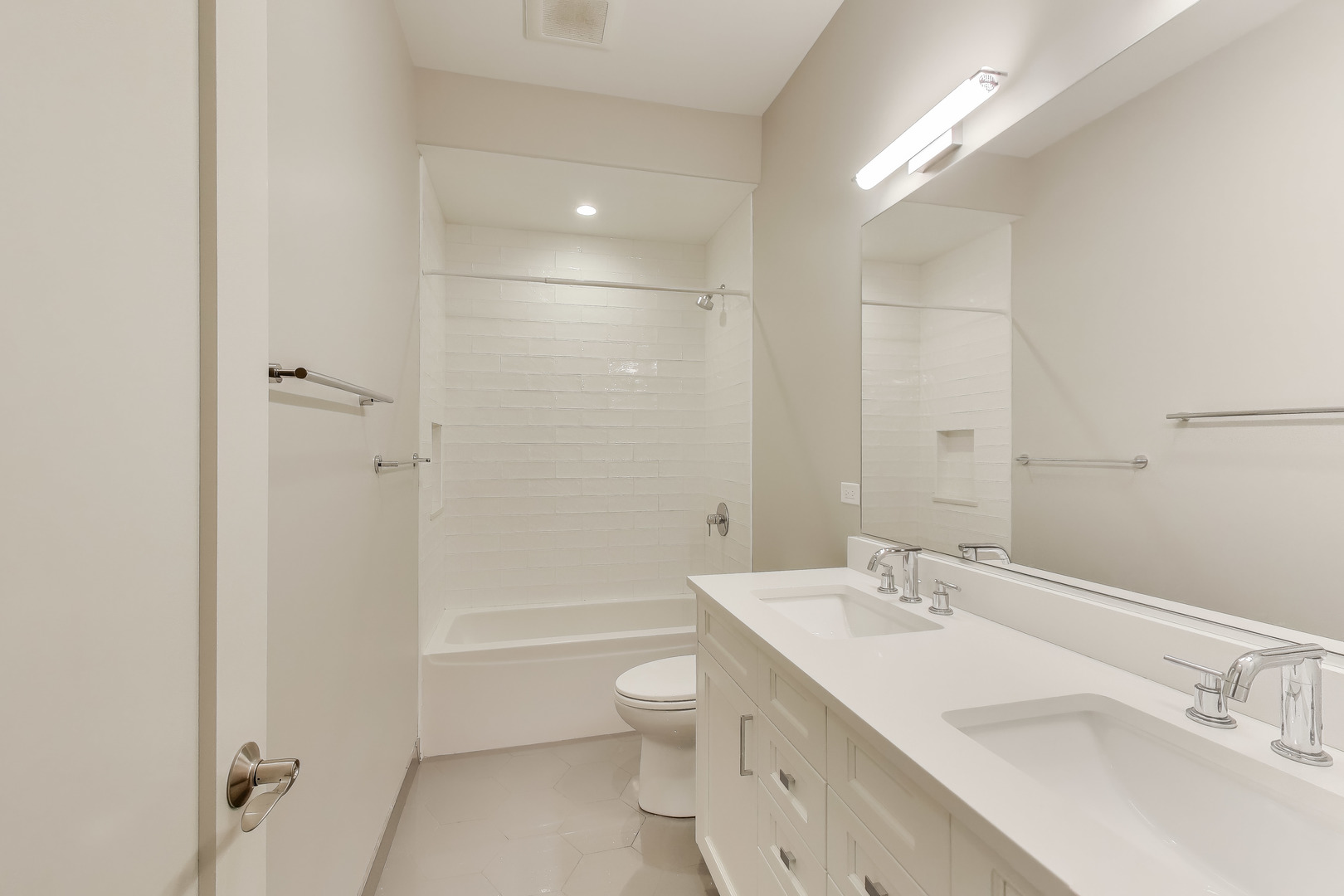 4135 North Kenmore Avenue, Unit 1E Chicago, IL 60613 - Photo 21 of 24