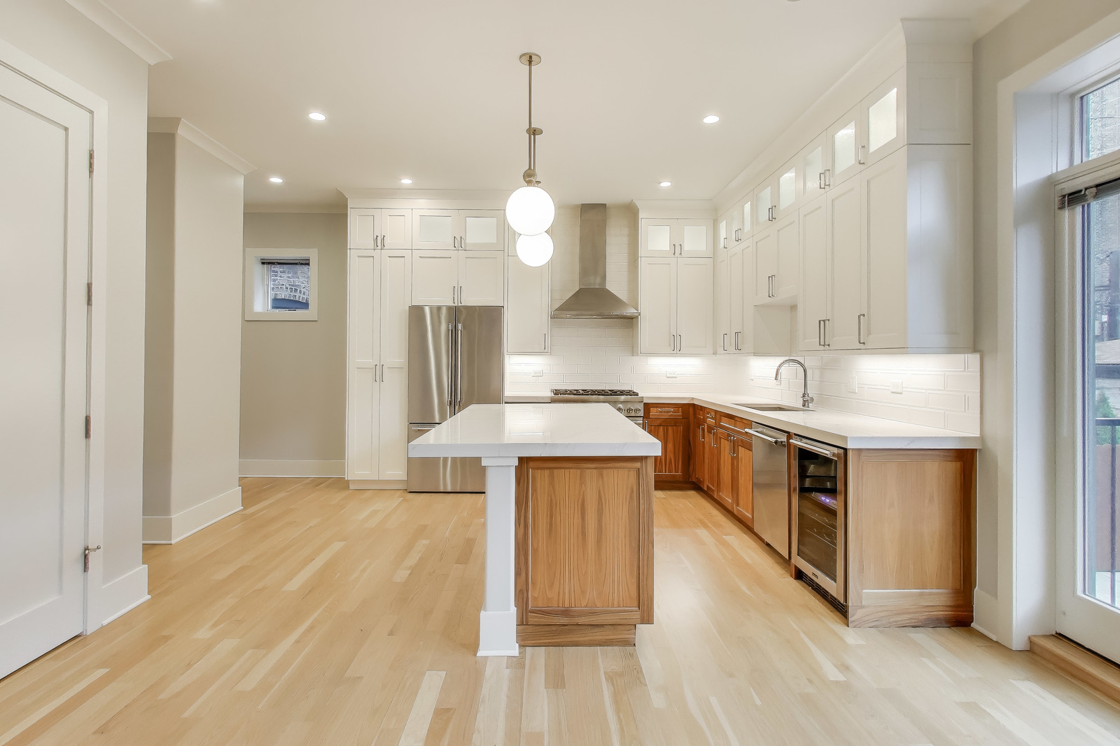 4135 North Kenmore Avenue, Unit 1E Chicago, IL 60613 - Photo 7 of 24