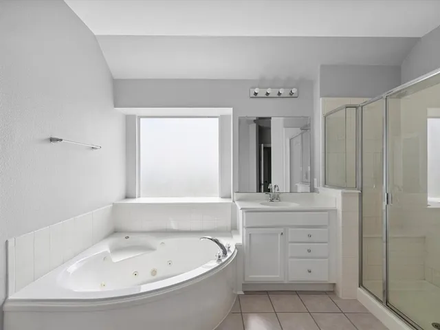 an empty room with windows and ceiling fan