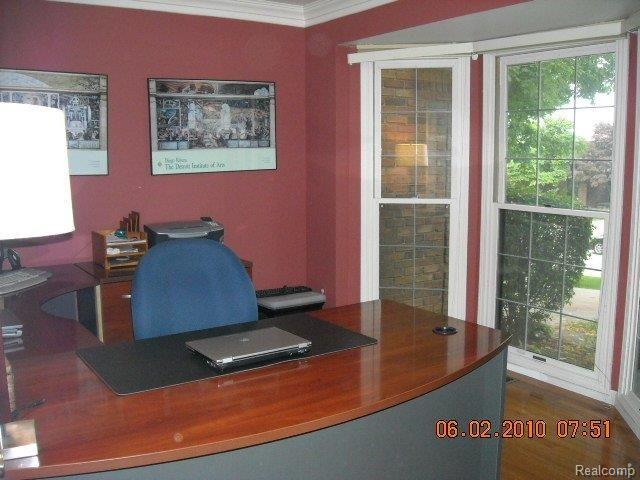 36816 Chesapeake Road Farmington, MI 48335 - Photo 7 of 9 LIBRARY