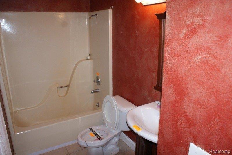 2601 Kingston Road Leonard, MI 48367 - Photo 11 of 18 Bath One