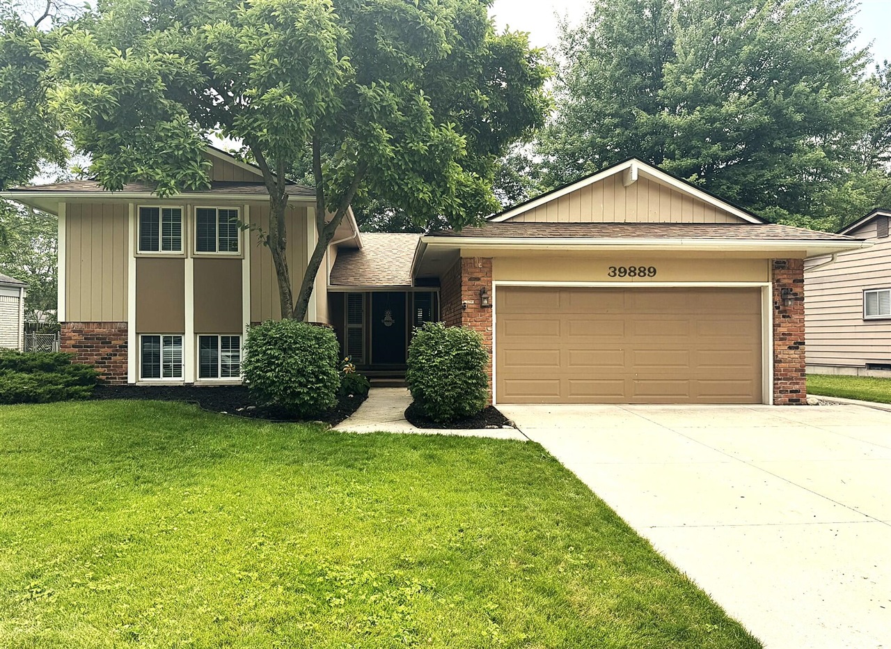 39889 Coronation Road Canton, MI 48188 - Photo 1 of 51