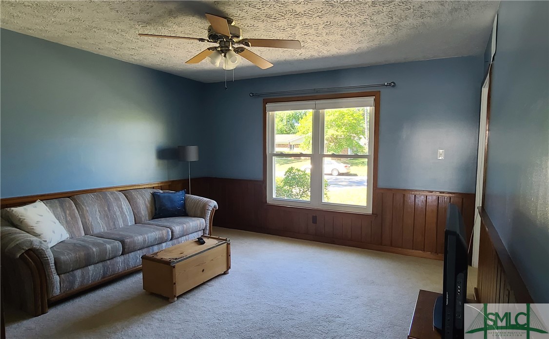 4 Calibogue Road Savannah, GA 31410 - Photo 7 of 23 Living Room