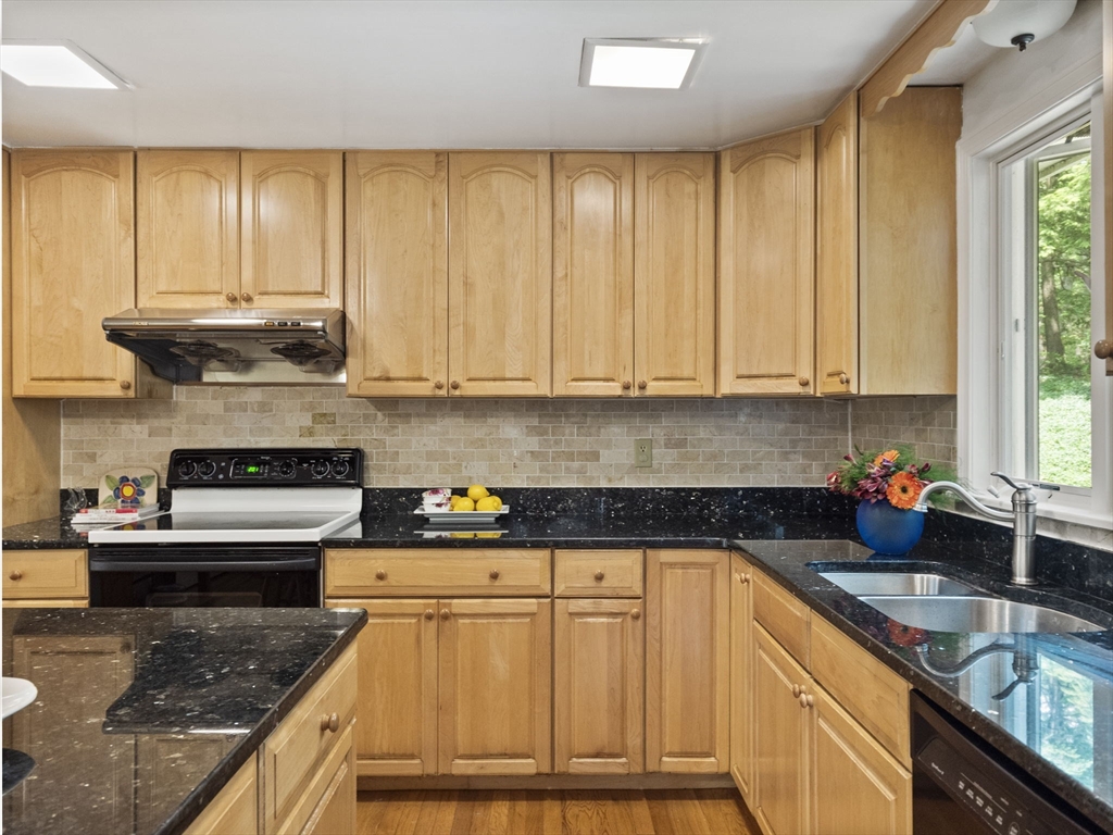 5 Cyr Circle Andover, MA 01810 - Photo 8 of 40