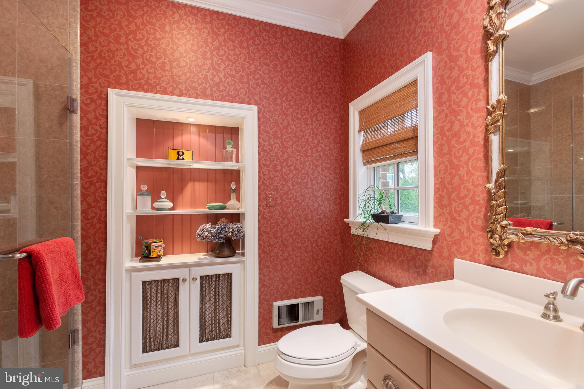 301 High Ridge Road Wilmington, DE 19807 - Photo 33 of 70 a bathroom with a toilet a sink and mirror