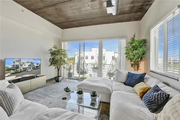 $3,998 | 110 Southeast 2nd Street, Unit 402, Delray Beach, FL 33444