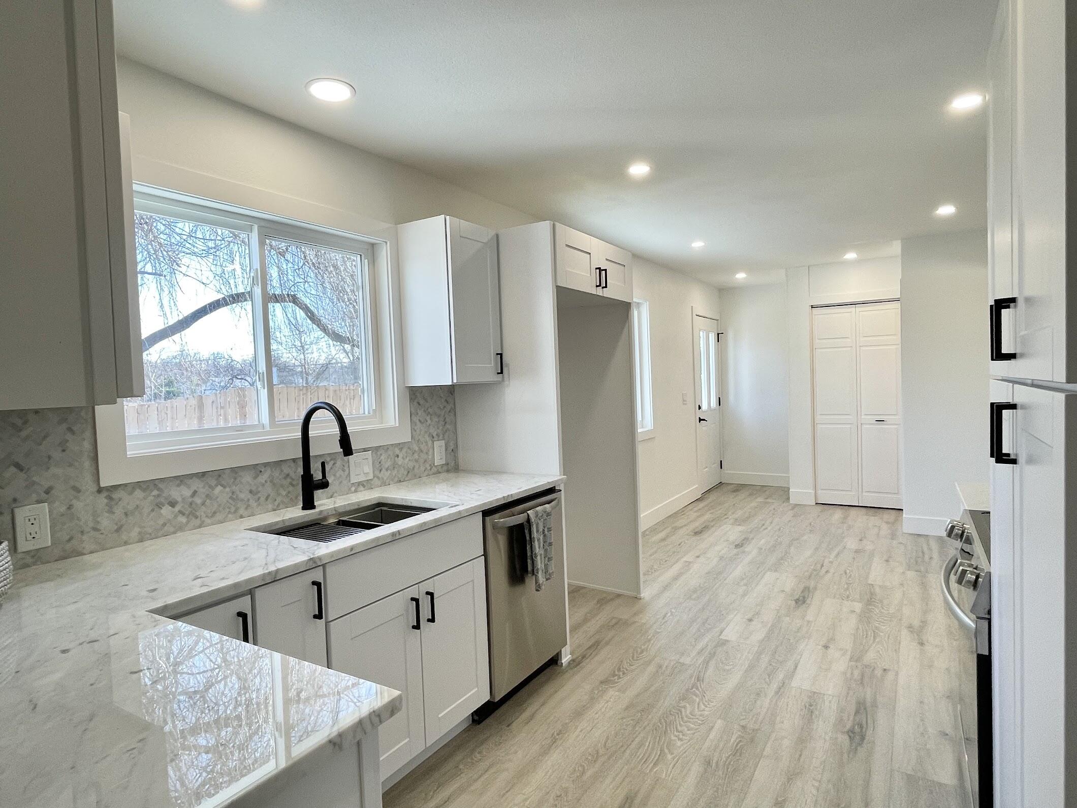 2526 North Bonnyview Road Redding, CA 96001 - Photo 32 of 38 e