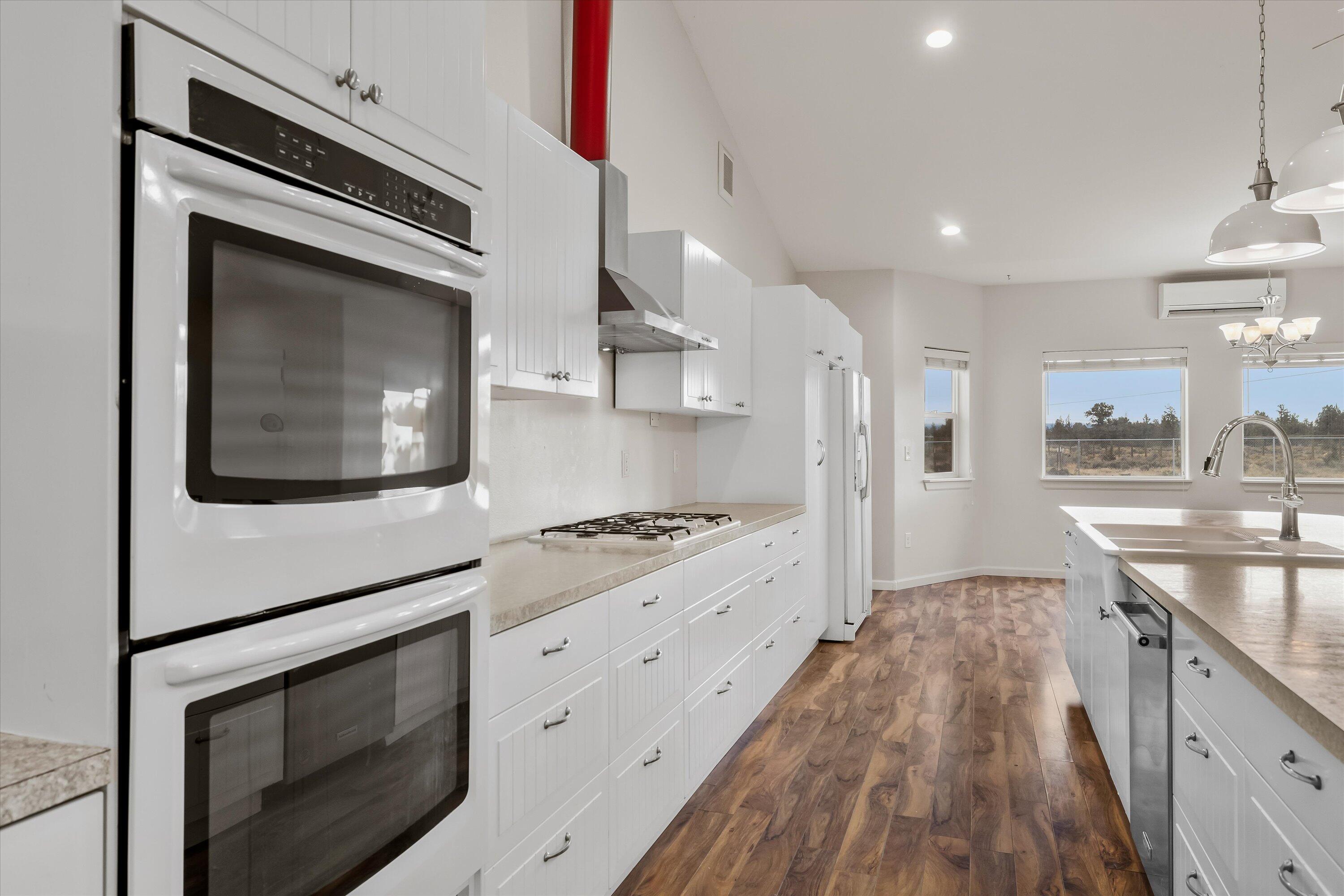 63042 Deschutes Road Bend, OR 97701 - Photo 12 of 58 Double ovens