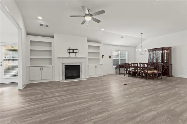 a view of a livingroom with furniture and a ceiling fan