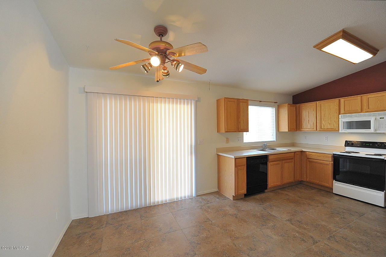 8757 North Golden Moon Way Tucson, AZ 85743 - Photo 4 of 15