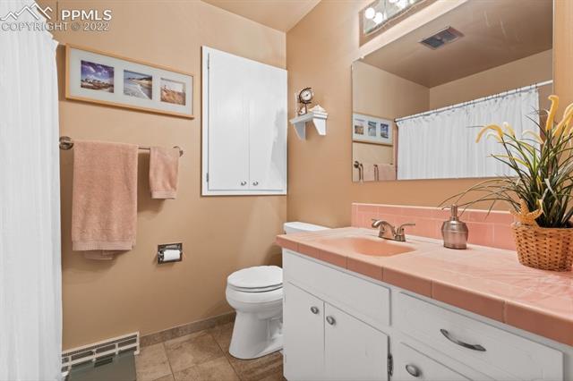 7520 Gillen Road Colorado Springs, CO 80919 - Photo 27 of 33 Full Bathroom