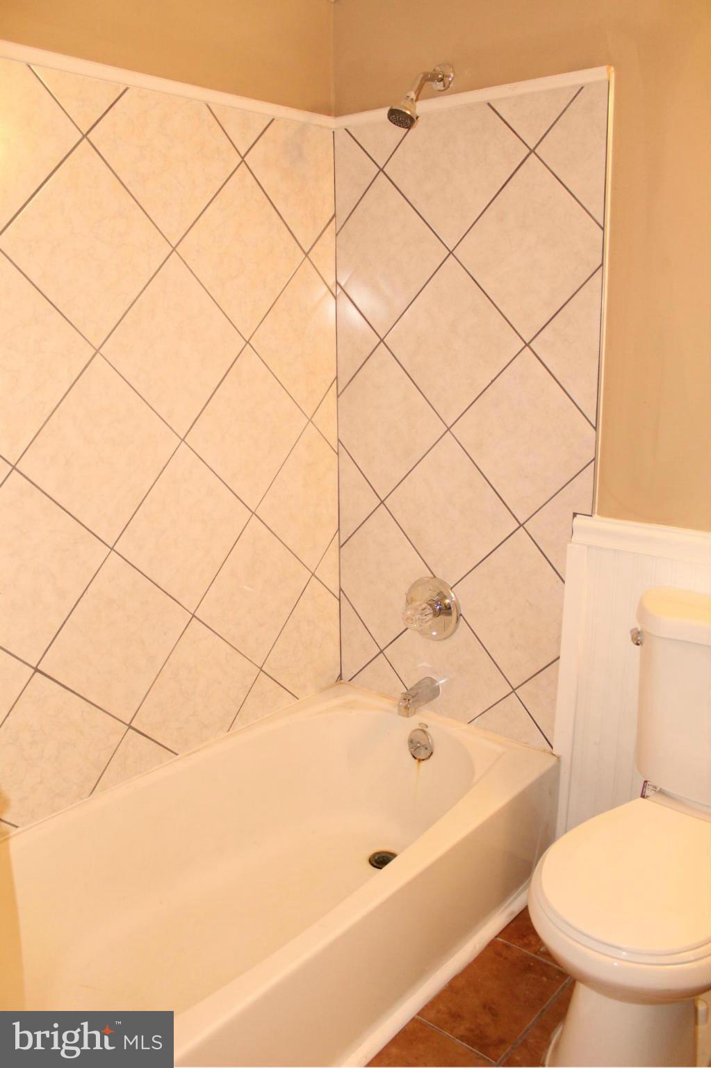1416 Sussex Road Baltimore, MD 21221 - Photo 11 of 14 Bath