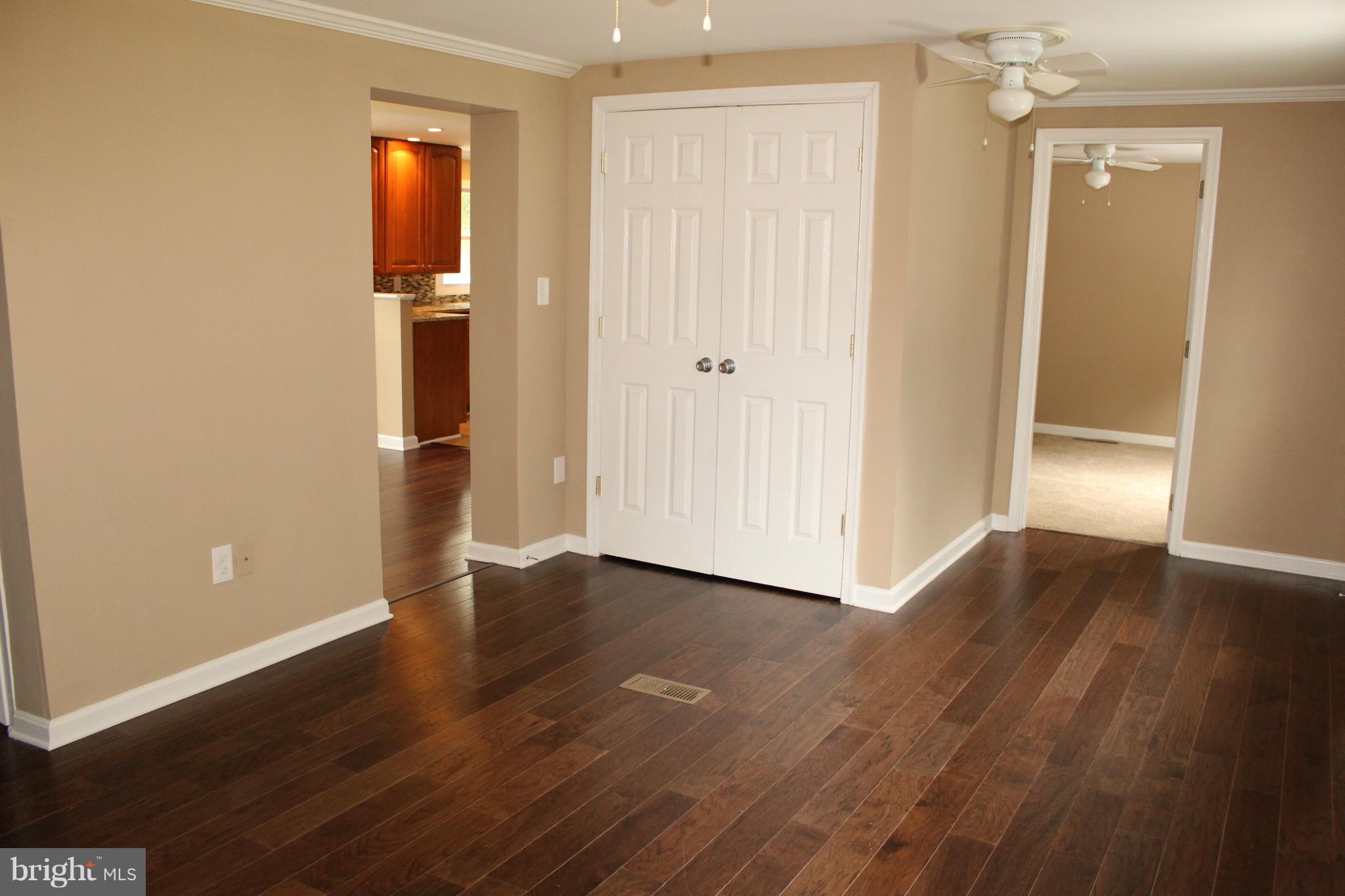 1416 Sussex Road Baltimore, MD 21221 - Photo 8 of 14 Living Room