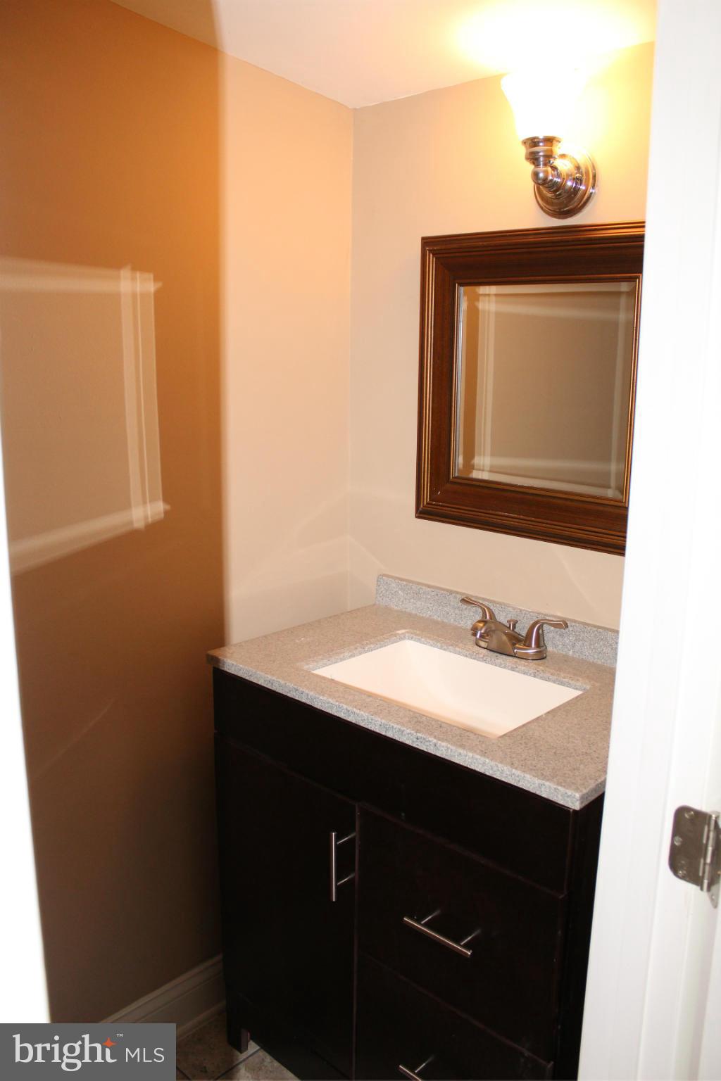 1416 Sussex Road Baltimore, MD 21221 - Photo 10 of 14 Bath
