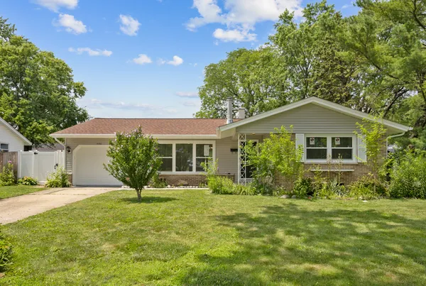 $3,150 | 1060 Warwick Lane, Elk Grove Village, IL 60007