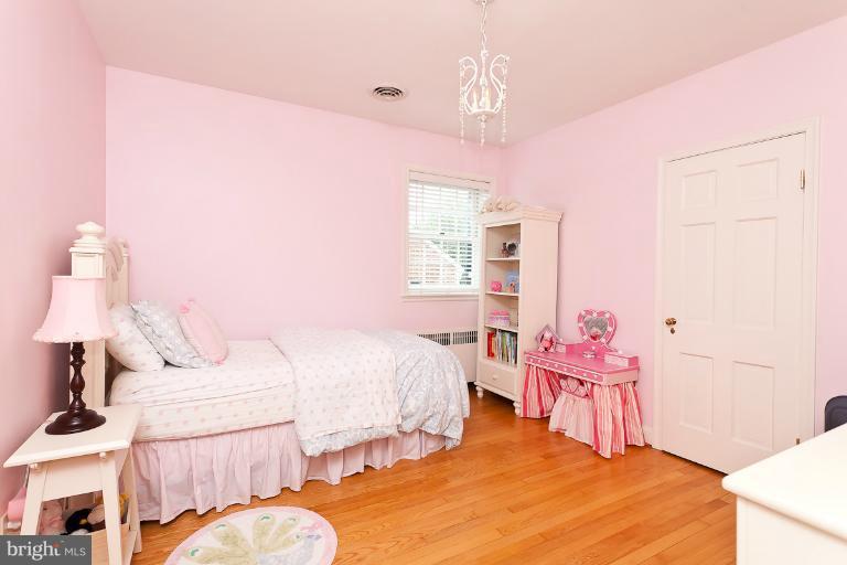 108 Taplow Road Baltimore, MD 21212 - Photo 3 of 25 3rd Bedroom