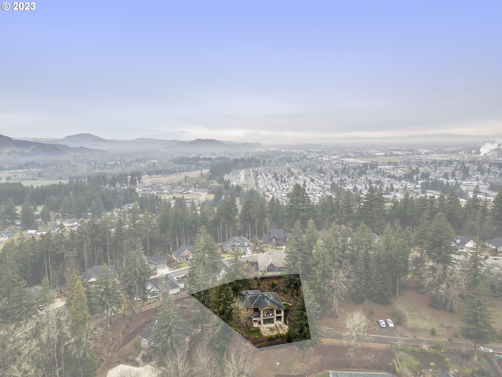 6251 Graystone Loop Springfield, OR 97478 - Photo 2 of 32 a view of a lake from a city