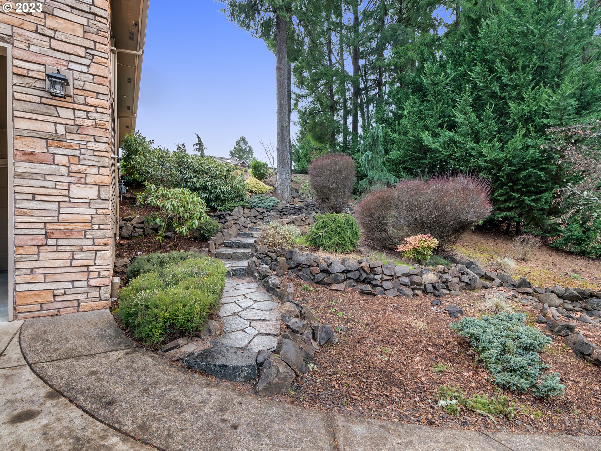 6251 Graystone Loop Springfield, OR 97478 - Photo 4 of 32 a view of a outdoor space