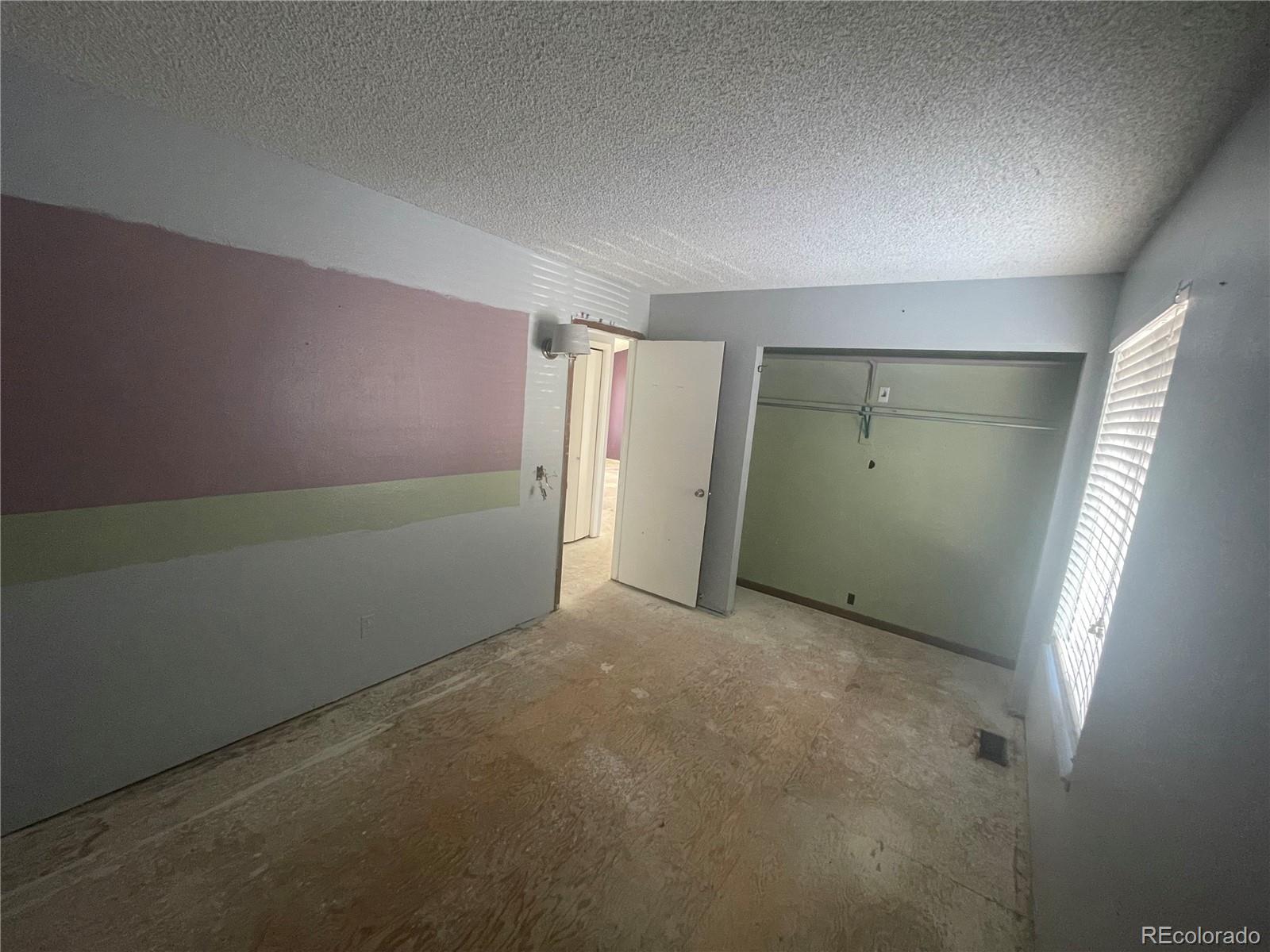 3817 South Ceylon Way Aurora, CO 80013 - Photo 14 of 18 an empty room with windows