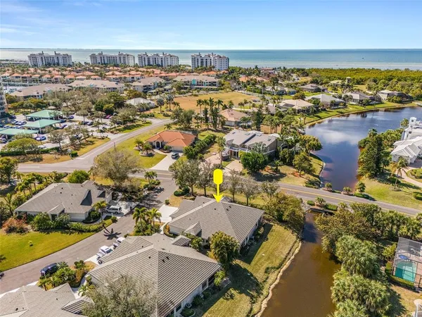 a view of a multi story building