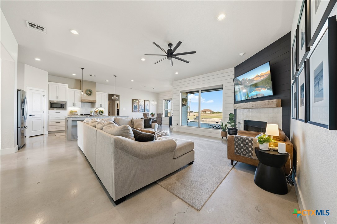 8330 Brewster Road Temple, TX 76501 - Photo 8 of 38