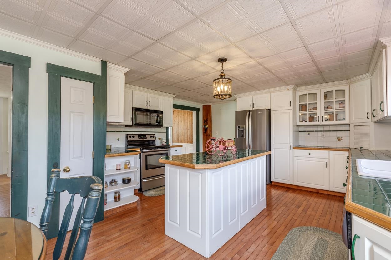 719 Fremont Road Chester, NH 03036 - Photo 11 of 39