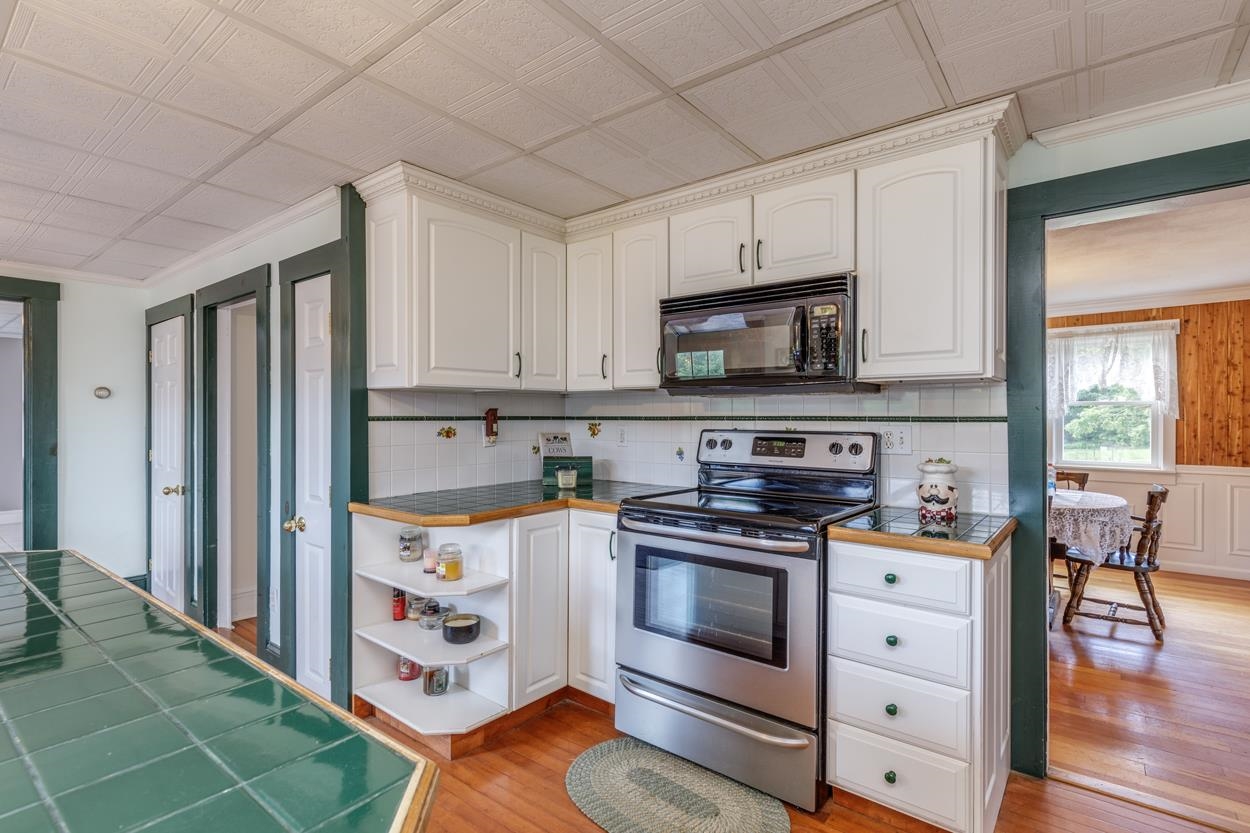 719 Fremont Road Chester, NH 03036 - Photo 12 of 39