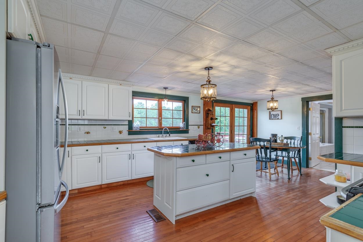 719 Fremont Road Chester, NH 03036 - Photo 14 of 39