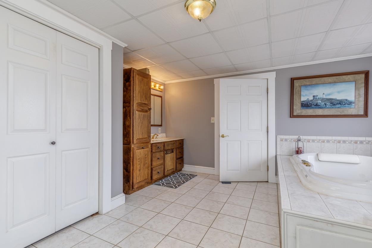 719 Fremont Road Chester, NH 03036 - Photo 32 of 39