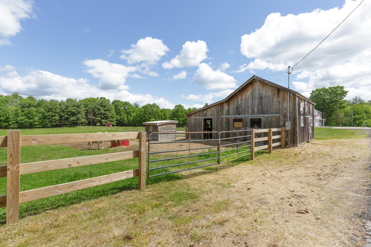 719 Fremont Road Chester, NH 03036 - Photo 5 of 39