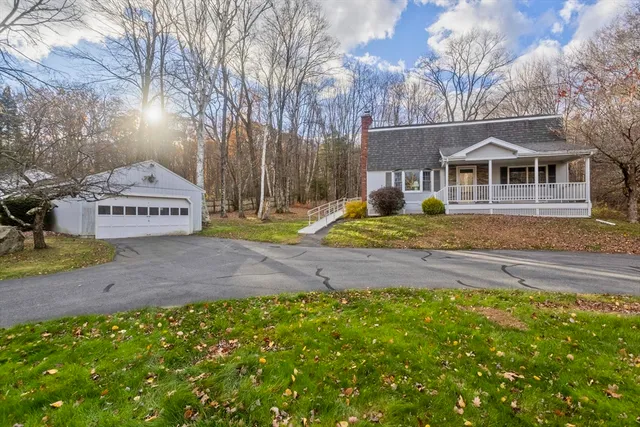 $325,000 | 31 Lead Mine Road, Southampton, MA 01073