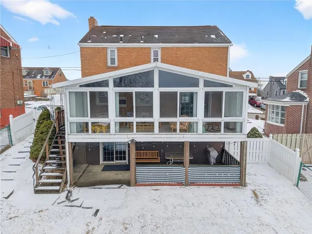 a building view with sitting space and sitting space