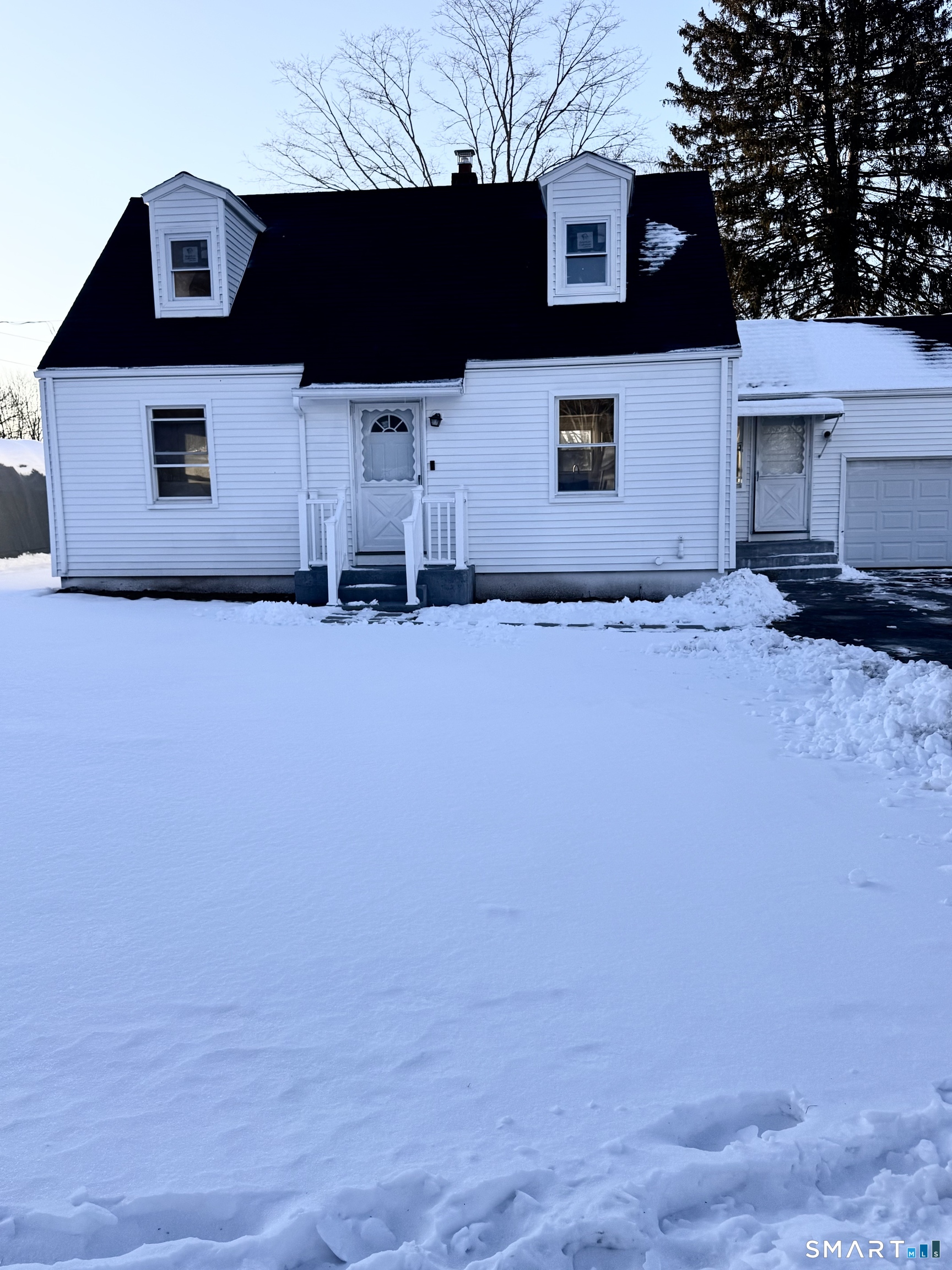 8 River Road East Haven, CT 06512 - Photo 2 of 39