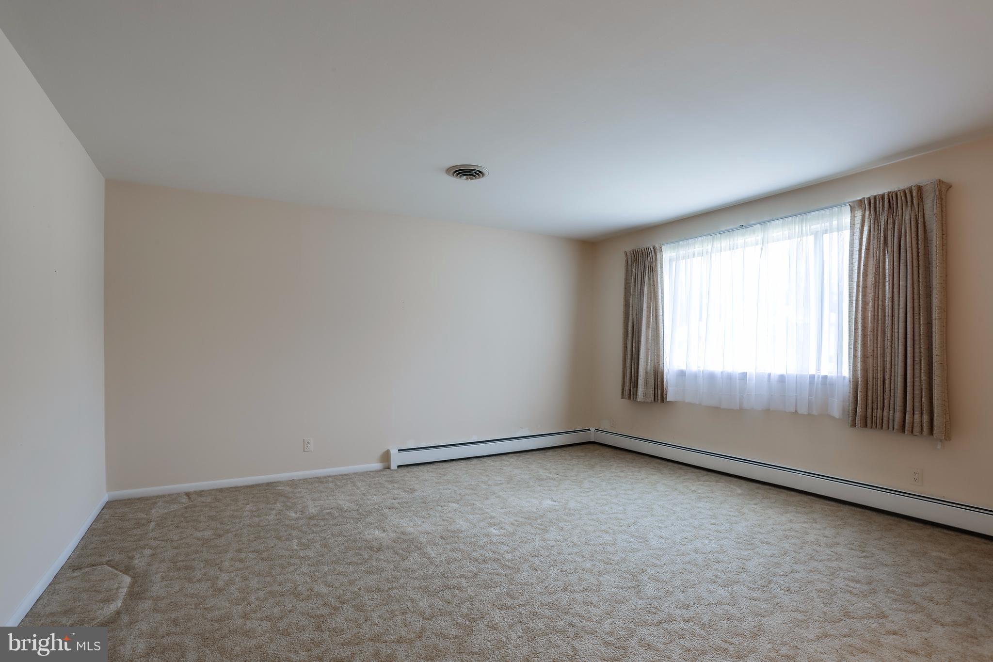3813 Offutt Road Randallstown, MD 21133 - Photo 3 of 27 Living Room