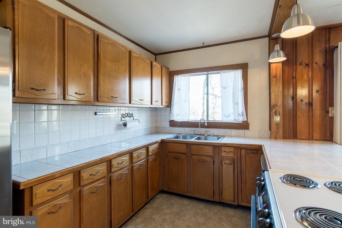 346 Ridge Road Pasadena, MD 21122 - Photo 15 of 40