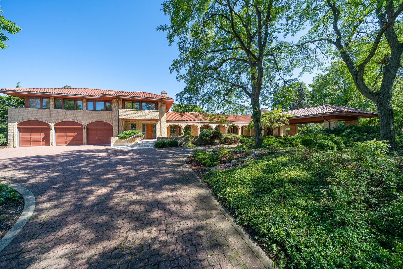 600 Mallard Lane Oak Brook, IL 60523 - Photo 1 of 49