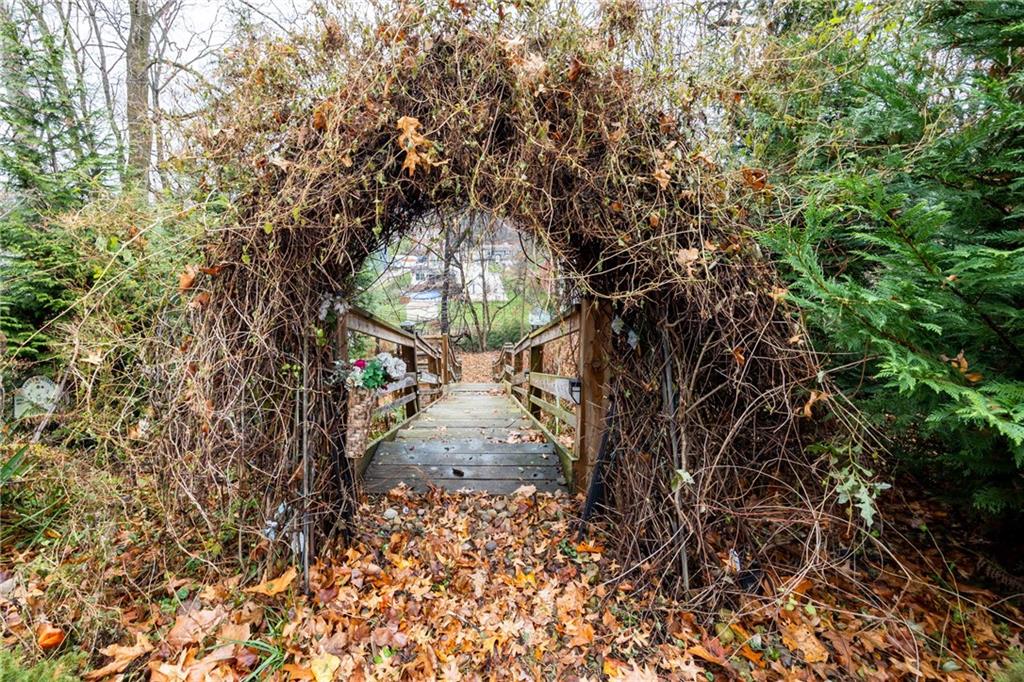 1069 Highfield Road Bethel Park, PA 15102 - Photo 33 of 41