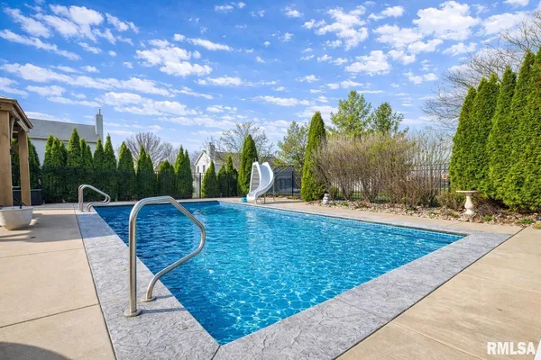 $595,000 | 2104 West Broadland Drive, Dunlap, IL 61525
