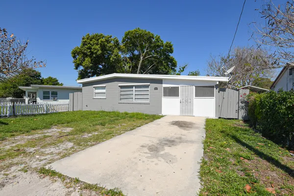 $1,600 | 1814 Miami Court, Fort Pierce, FL 34950