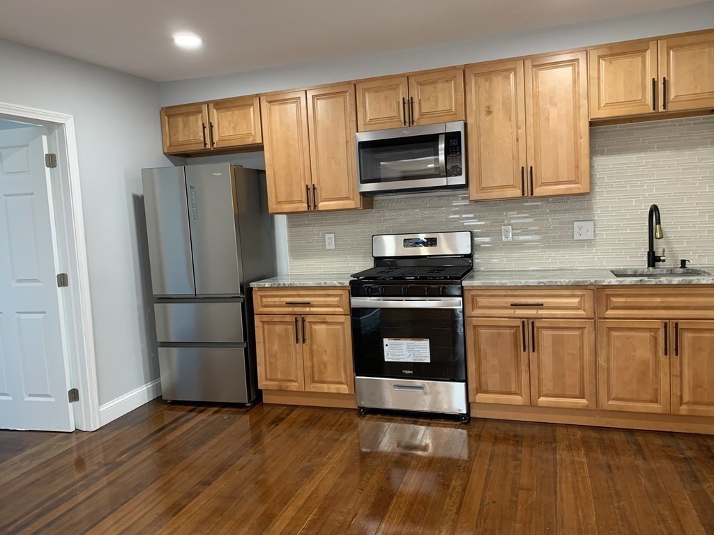 19 Park Street, Unit 1 Salem, MA 01970 - Photo 1 of 10