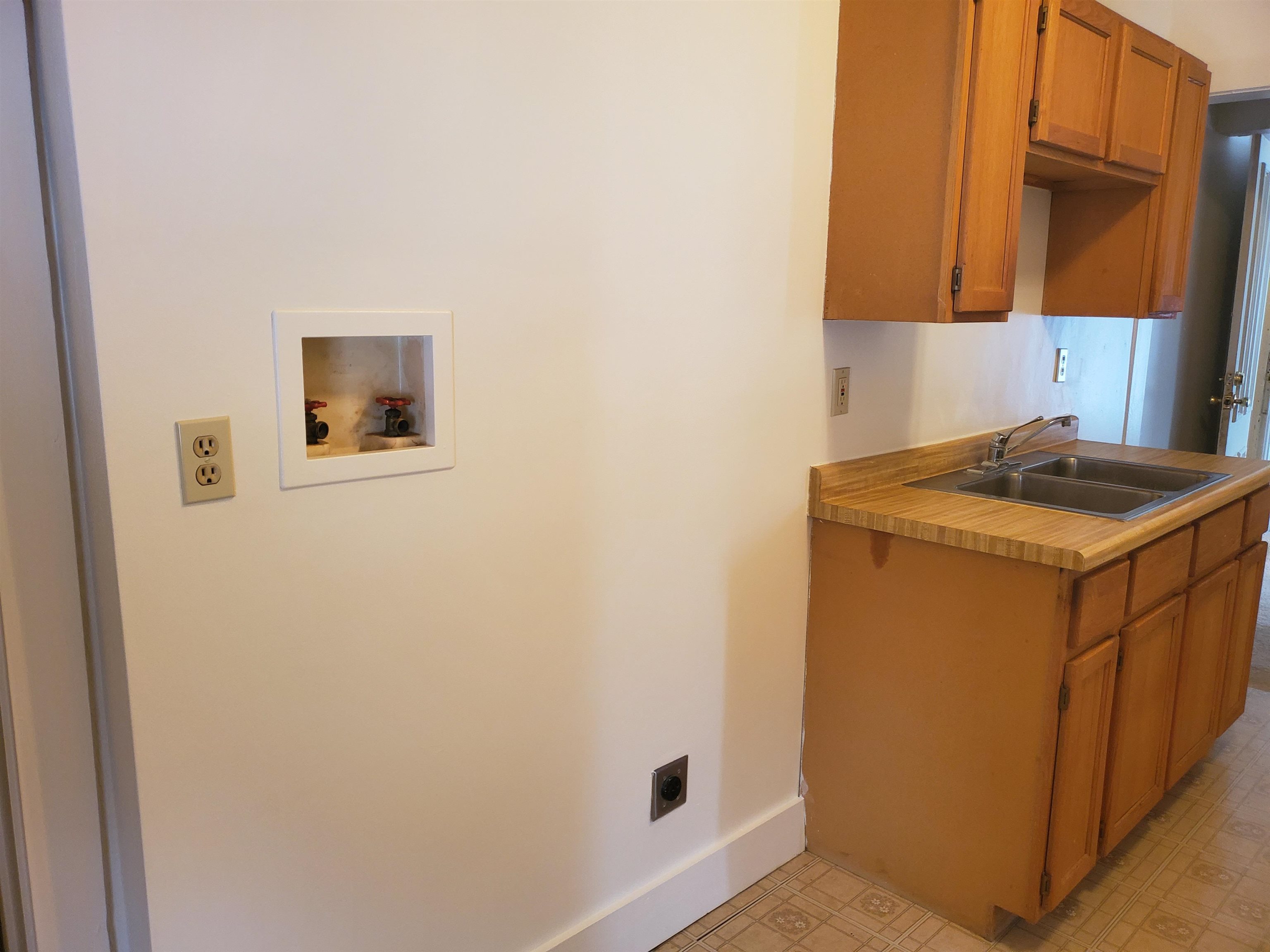 400 North 4th Street Oregon, IL 61061 - Photo 19 of 24 a utility room with dryer and washer